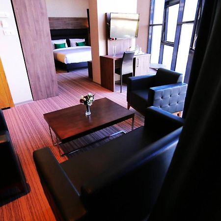 Le Zenith Hotel Orán Kültér fotó