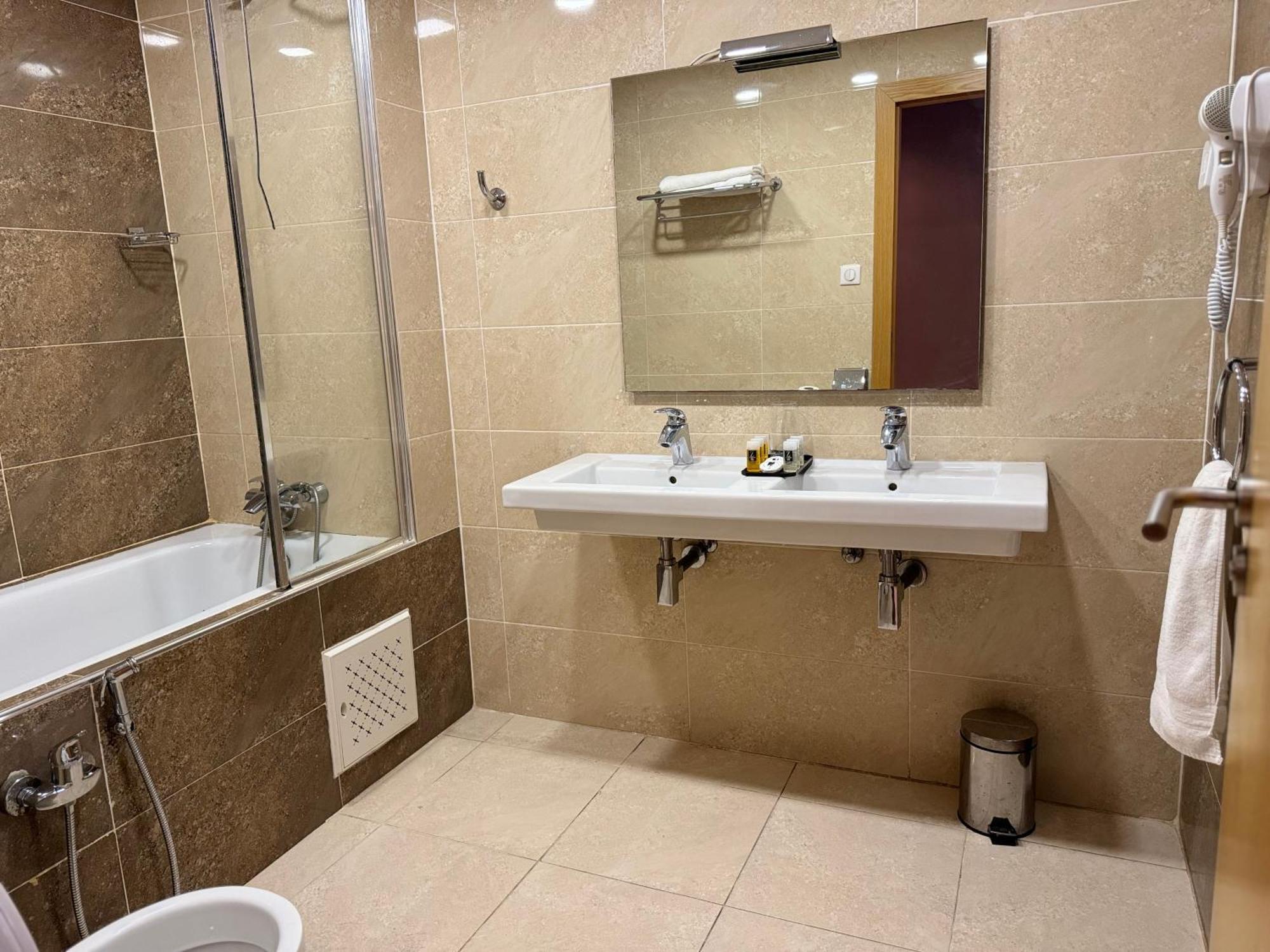 Le Zenith Hotel Orán Kültér fotó